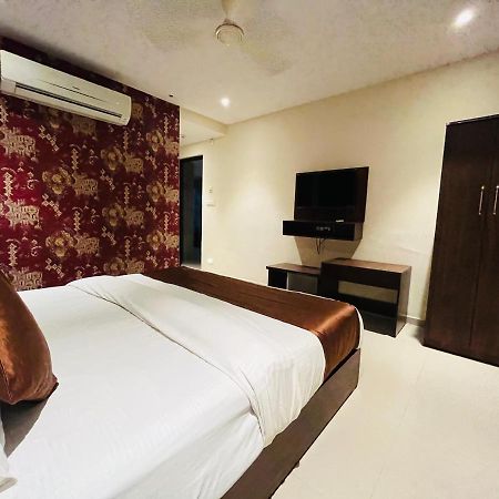 Hotel Nova Vesu Surat Exterior photo