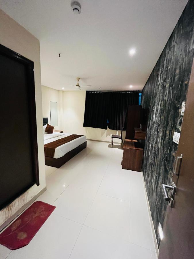 Hotel Nova Vesu Surat Exterior photo
